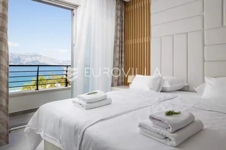 brač, povlja, prekrasna vila s bazenom, prvi red do mora - slika 21