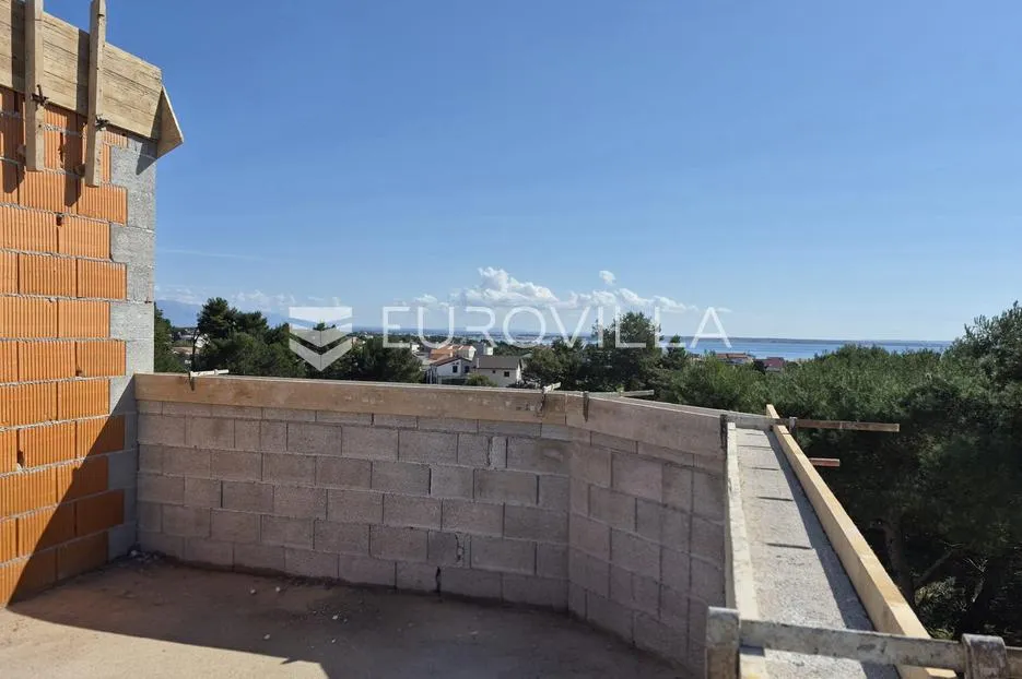 vir, apartman na 2. katu s krovnom terasom i pogledom na more - slika 5