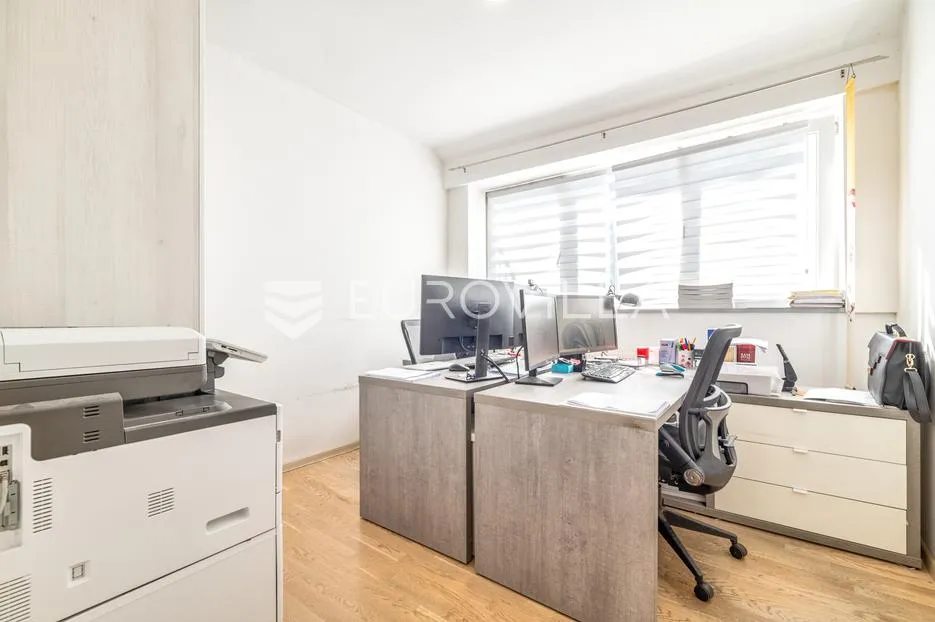zagreb, amruševa, šesterosoban stan površine 129 m² - slika 5