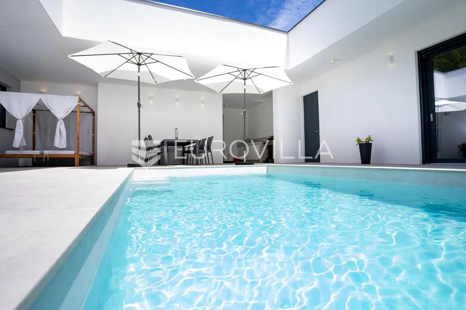 otok rab, palit, luksuzna vila s 5000 m² okućnice - slika 6