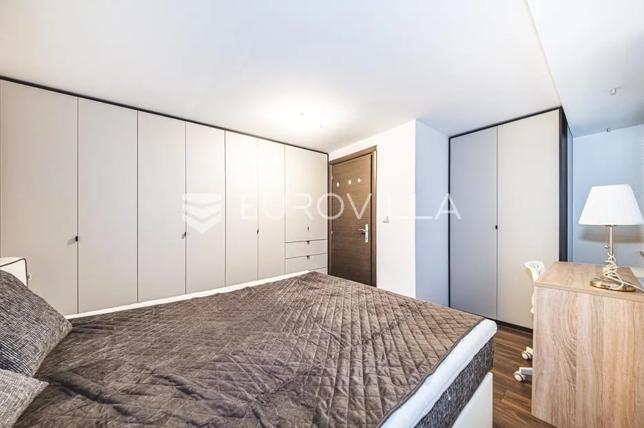 zagreb, centar, draškovićeva, dvoetažan trosoban stan površine 85 m² strogi centar grada - slika 10