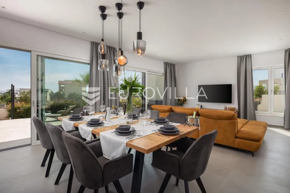 vodice, moderna vila s bazenom i pogledom na more, 332,92 m² - slika 5