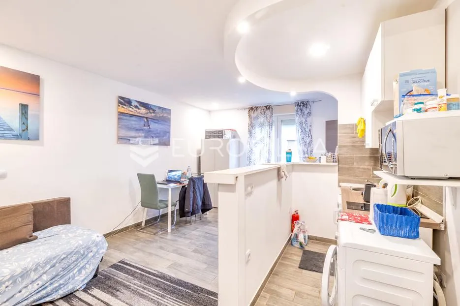 zagreb, kvatrić, dva odvojena prizemna stana 65 m² - slika 2