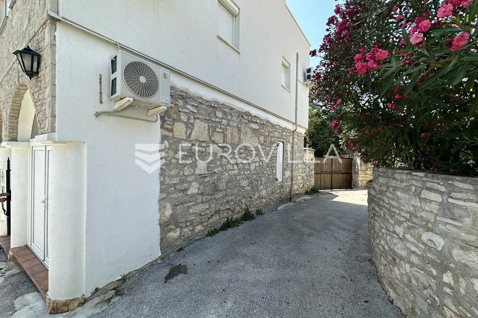 istra, medulin samostojeća kuća 130 m² s prekrasnom krovnom terasom i pogledom more - slika 3