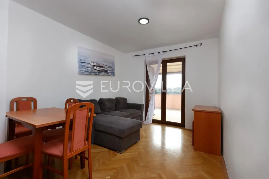 krk, uređen trosoban apartman, velika terasa s otvorenim pogledom - slika 7