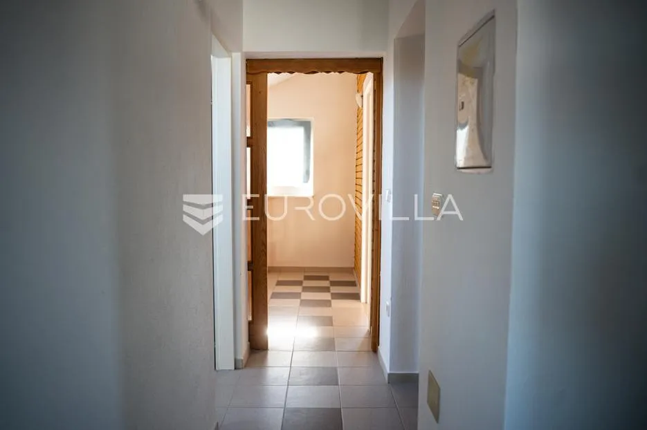 županja, prostrana obiteljska kuća površine 180 m² na parceli od 788 m² u mirnoj ulici - slika 12