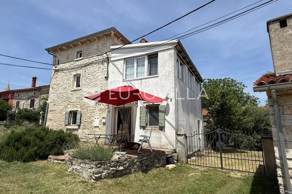 Istra, Valtura, renovirana istarska kamena kuća 140 m², dodatni objekt, 450 m² okućnice - Valtura, Ližnjan