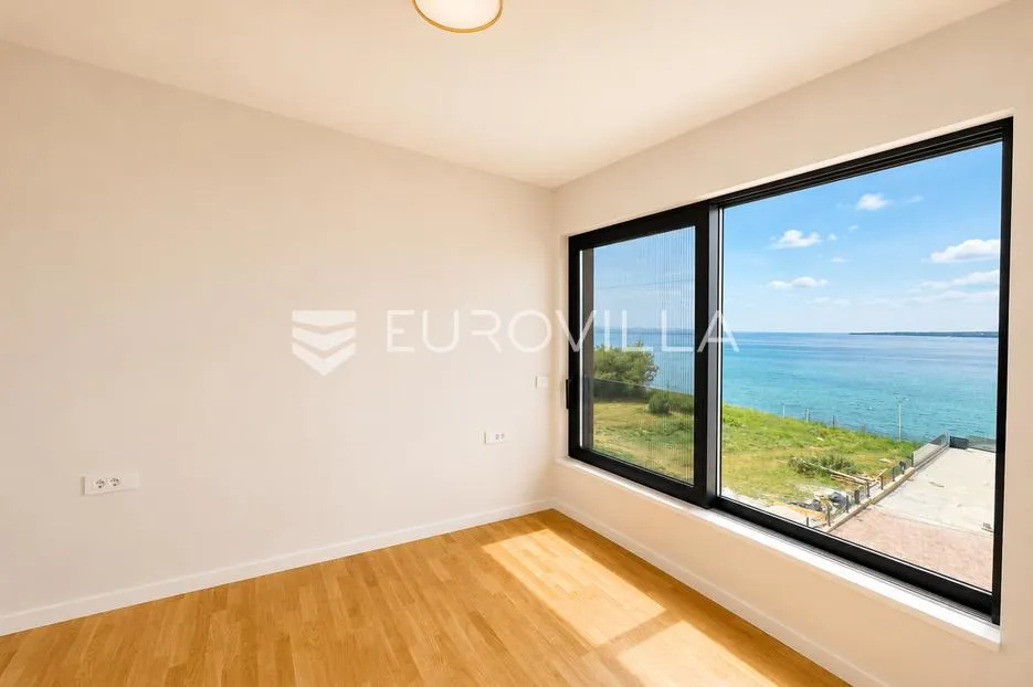 zadar, privlaka, luksuzni dvosoban stan 1. red do mora, 126,38 m² - slika 11