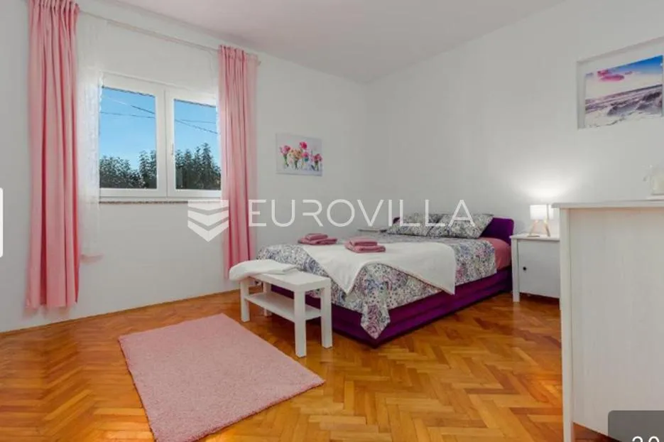otok ugljan, preko, zemljište i lijepa kuća s tri stana i pogledom na more - slika 16