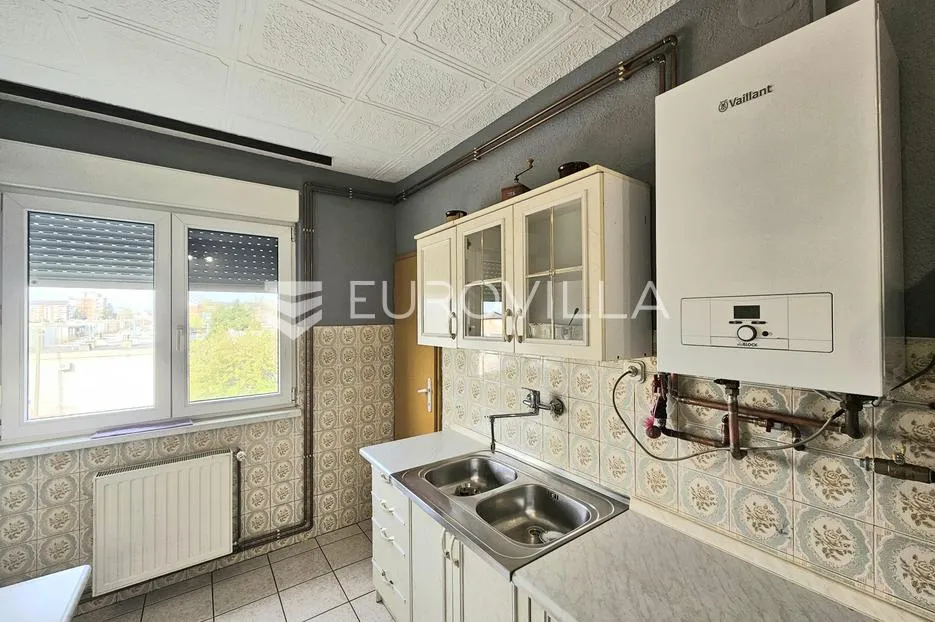 osijek, jug 2, trosoban stan na 2. katu, 49.8 m², obnovljena fasada - slika 4