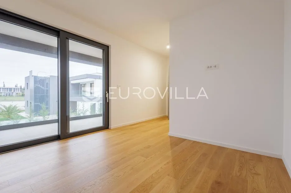 istra, pomer, unikatna, moderna villa 20 m od mora 417 m² - slika 28