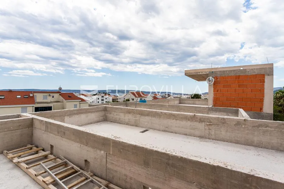 kaštel lukšić, trosoban penthouse s krovnom terasom i dva parkirna mjesta - slika 33