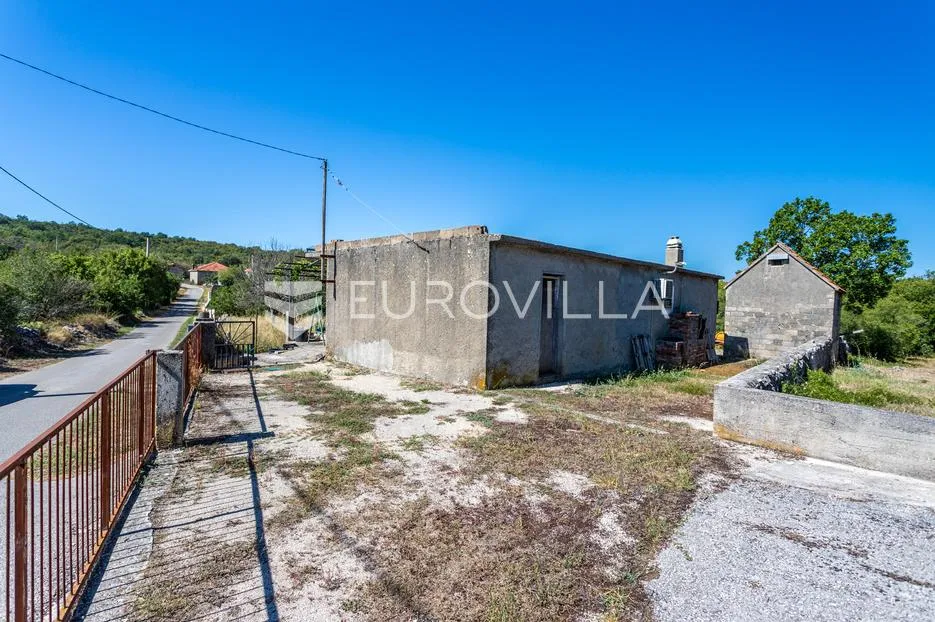 klis, korušce, kuća s okućnicom - slika 23