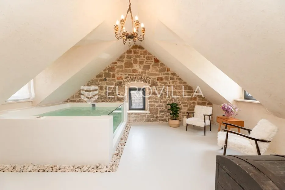 brač, pučišća, unikatna kamena vila - slika 20