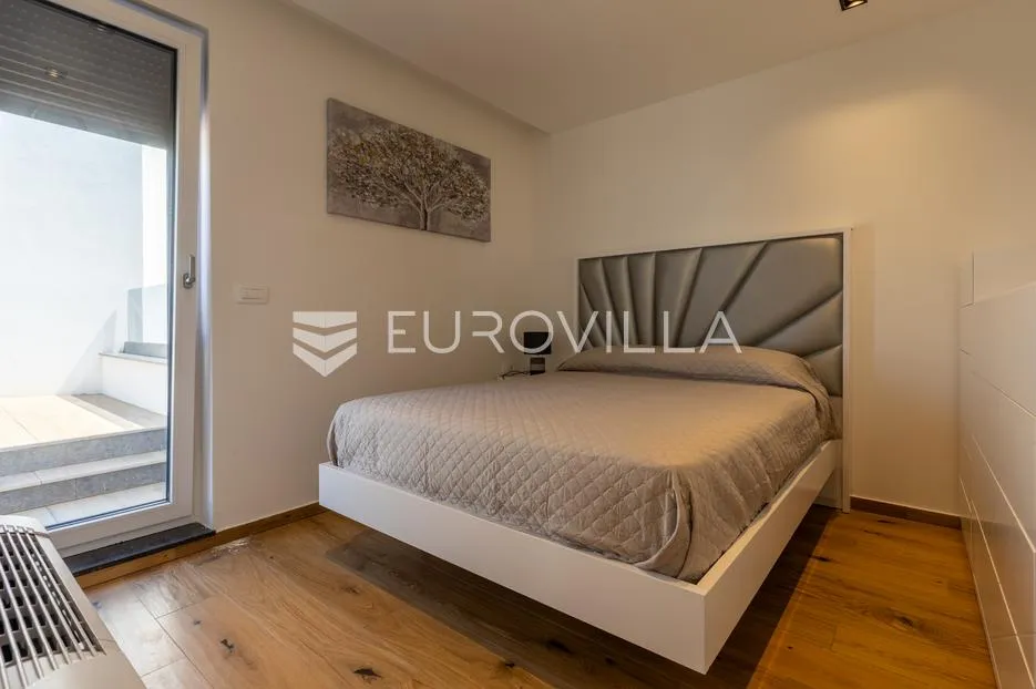 istra, poreč, najam kuće 116 m² s jacuzzijem i vrtom na super lokaciji s pogledom na more - slika 16