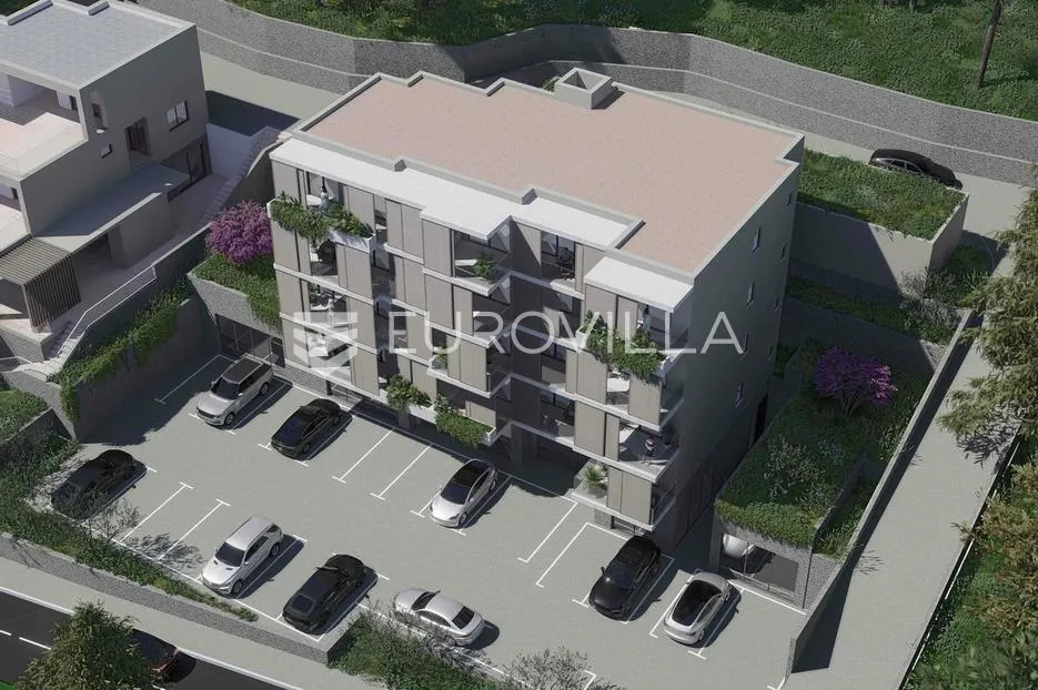 Omiš, odličan dvosoban stan u novogradnji na mirnoj lokaciji
