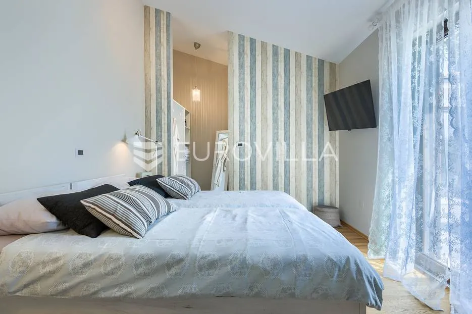 istra, marčana, prekrasna vila 280 m2 s teniskim terenom i grijanim bazenom 50 m2 - slika 20