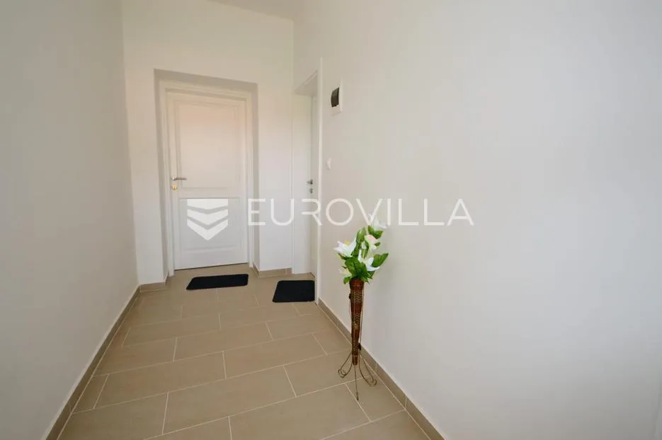 istra, okolica višnjana, apartmanska kuća 500 m² s bazenom i 4 stambene jedinice - slika 23