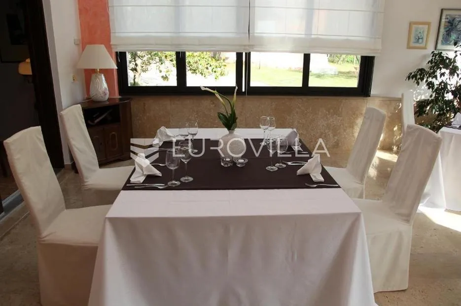 istra, krnica, hotel s uhodanim poslovanjem 100 metara od plaže, investcijia - slika 11