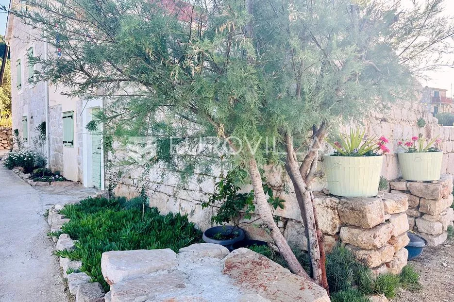 prvić luka, djelomično renovirana kamena kuća, prvi red do mora, 298 m² - slika 29