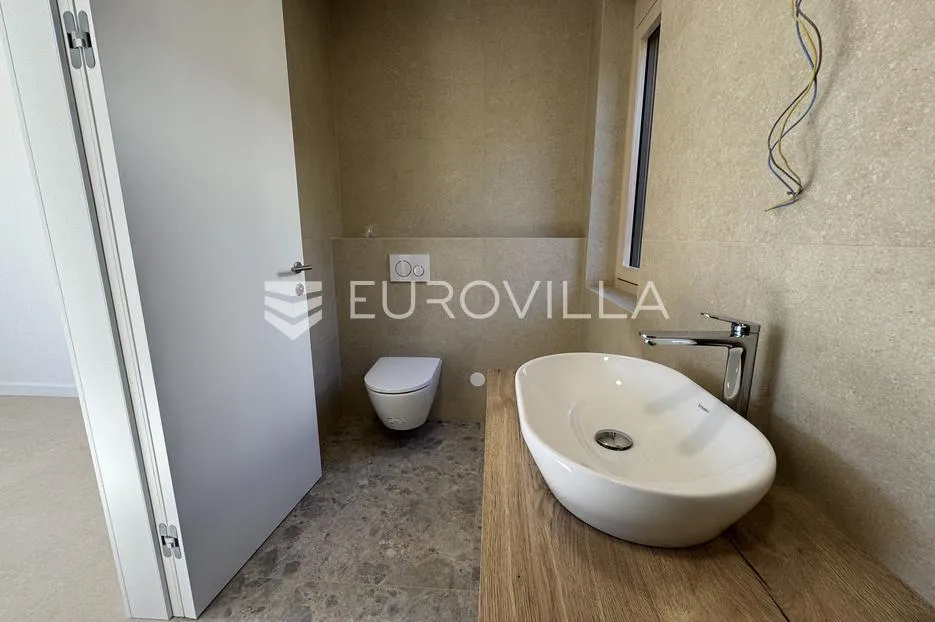 istra, majkusi, moderna prizemnica 160 m² s grijanim bazenom i uređenom okućnicom - slika 20