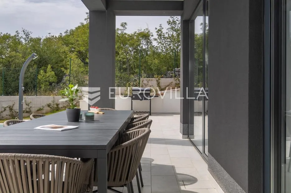 kostrena, luksuzna villa s panoramskim pogledom i bazenom - slika 11