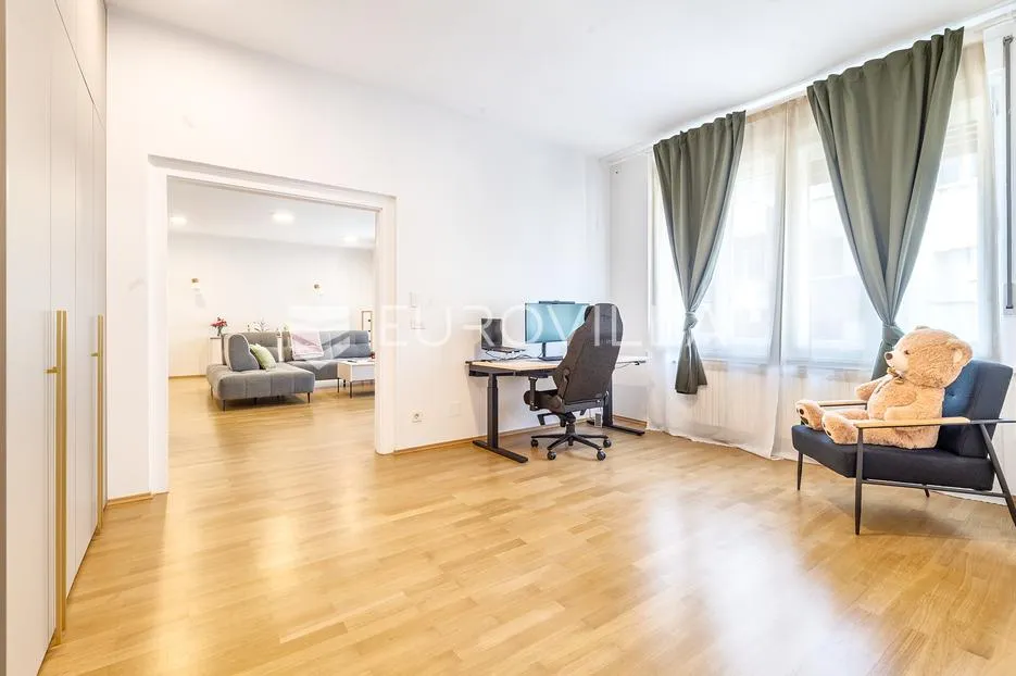 zagreb, centar, trosoban stan 128 m² s dva balkona i garažom, lift - slika 3