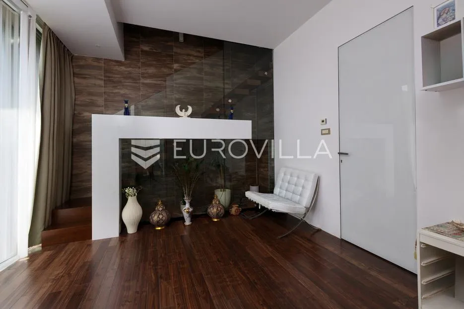 matulji, penthouse peterosobni dvoetažni stan160 m², terasa 130 m² i privatna okućnica 250 m² - slika 19