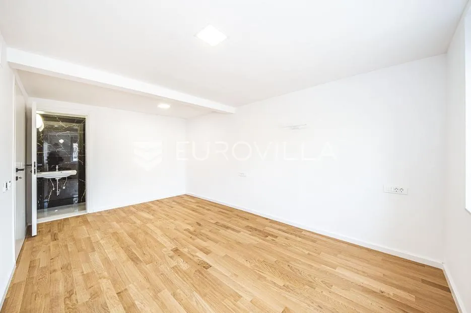 zaprešić, centar, četverosoban stan 160 m² s 4 parkirna mjesta, novogradnja - slika 2
