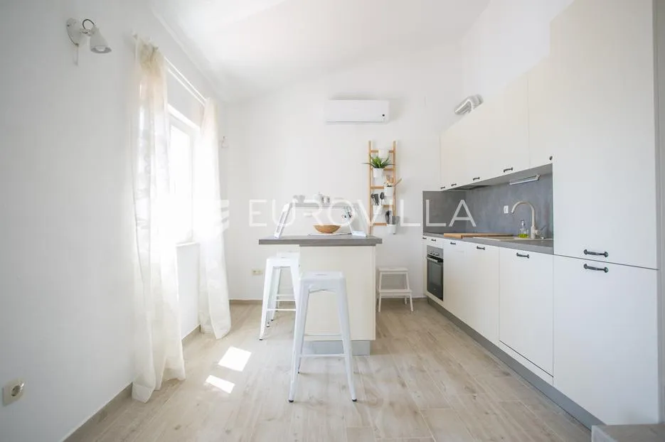 trogir - plano, kuća s bazenom na mirnoj lokaciji - slika 21