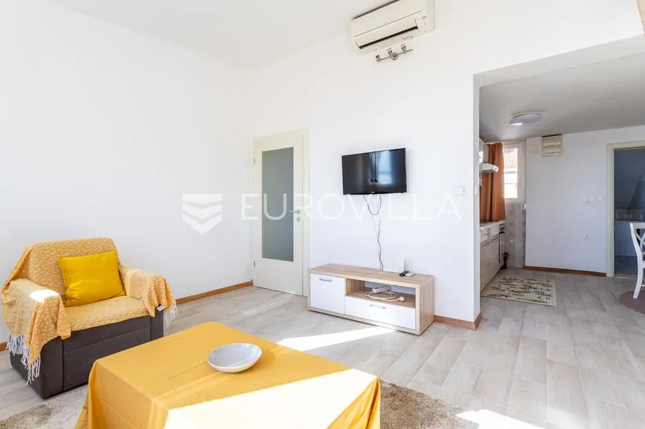 split, meje, dvosoban stan s pogledom blizu plaže - slika 4