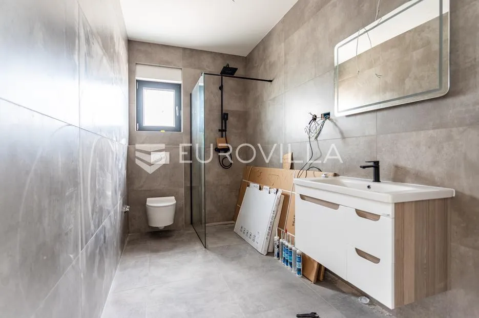 vodice, prostran trosoban stan, 172,73 m² - slika 11