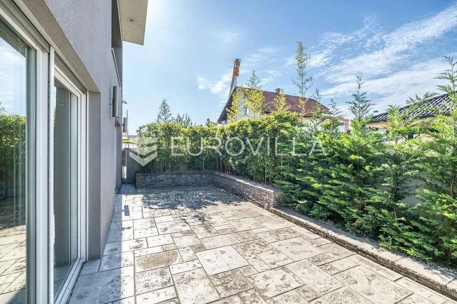 zagreb, blato, luksuzna dvojna kuća 320 m² - slika 20