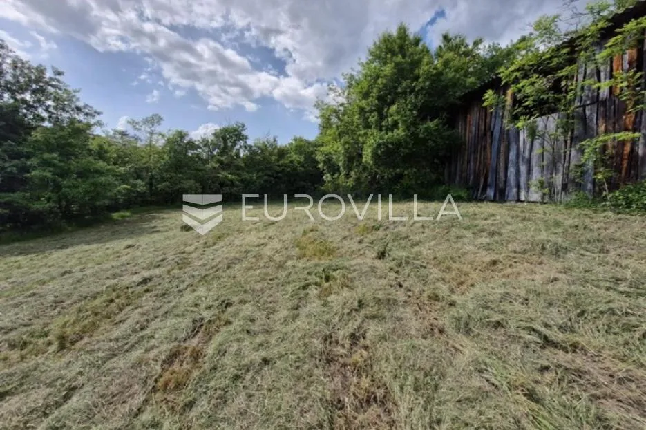 Buzet, Črnica, građevinsko i poljoprivredno zemljište 1393 m² - Črnica, Buzet