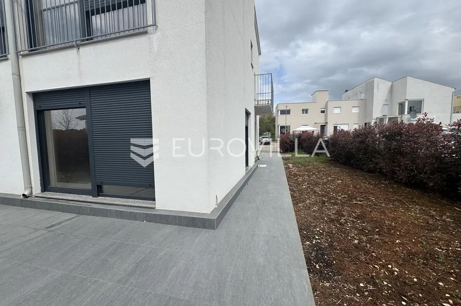 istra, poreč, dvojna kuća 168 m² s 4 spavaće sobe i 3 parkirna mjesta - slika 40