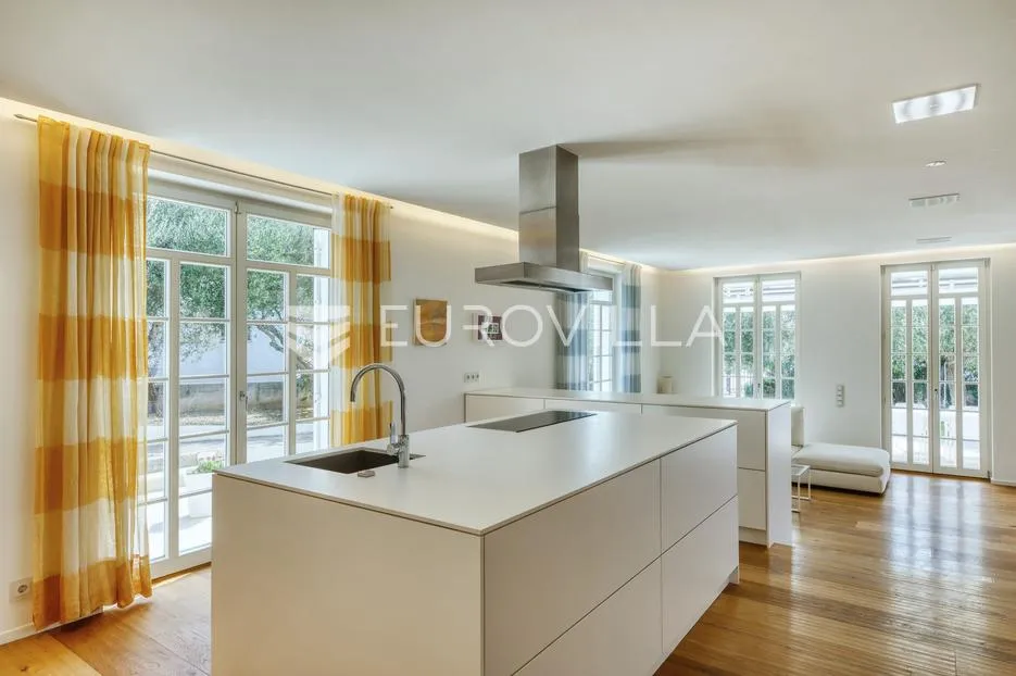 zadar, diklo, moderna i elegantna vila prvi red uz more - slika 11