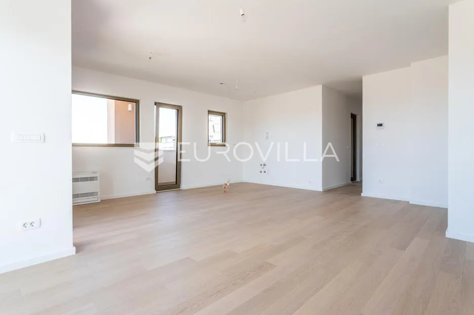 split, prekrasan penthouse s pogledom na more i grad - slika 20