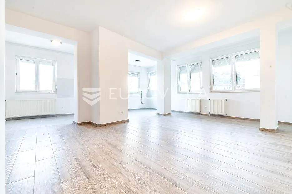 zagreb, zelengaj prostrani peterosoban stan 178 m² u visokom prizemlju - slika 7