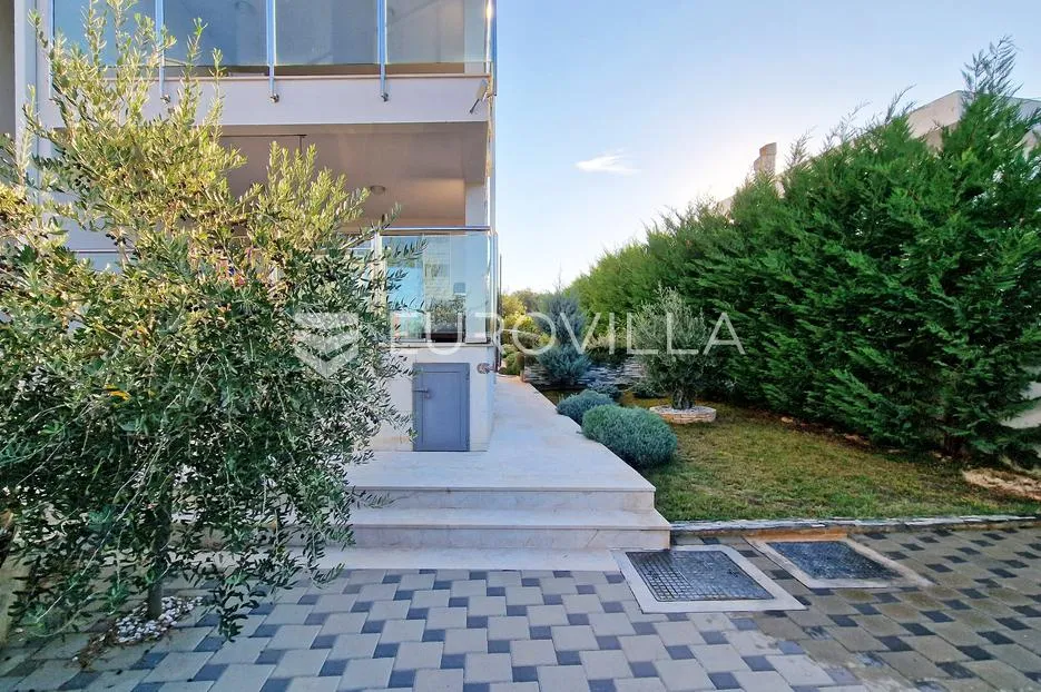 peroj, fažana, komforan stan 130 m² s vrtom 227 m² i prostranim suterenom - slika 3