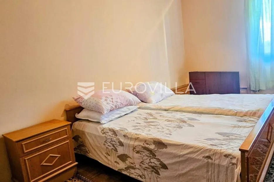 split, pujanke trosoban stan od 79 m² u zgradi te ostavu u podrumu - slika 9