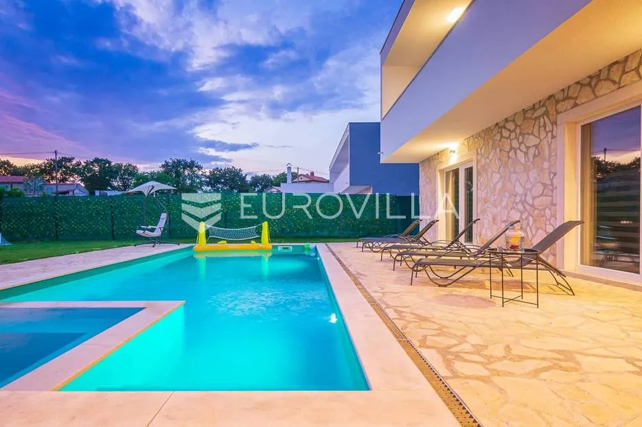 istra, juršići - prekrasna i moderna kuća 243 m2, bazen 40 m2, jacuzzi - slika 7