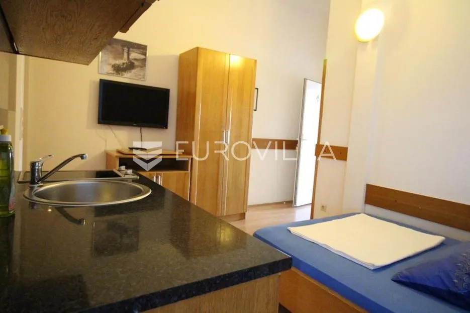 zadar, vrsi, lijepa kuća s apartmanima i vrtom - slika 5