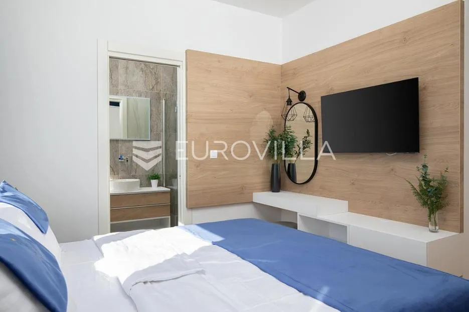 medulin, prekrasna villa od 350 m2, svega 6 m od mora s očaravajućim pogledom - slika 24