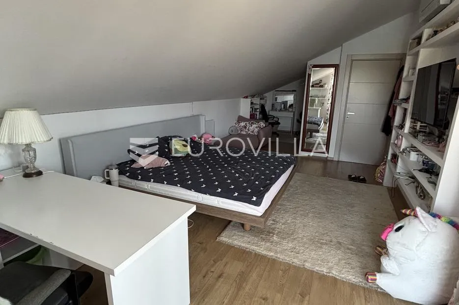 medulin, pješčana uvala, ekskluzivan penthouse prvi red do mora - slika 39