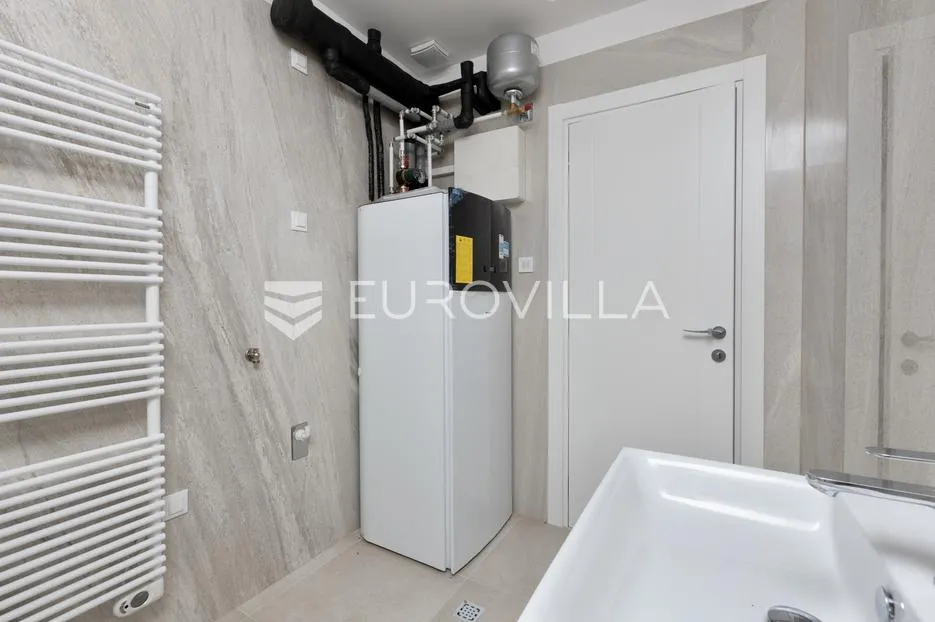 rijeka, pećine, novogradnja, luksuzan trosoban stan 105,96 m² prvi red do mora - slika 15