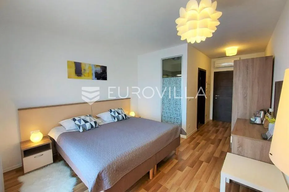 bale, samostojeća kuća s 3 apartmana - slika 16