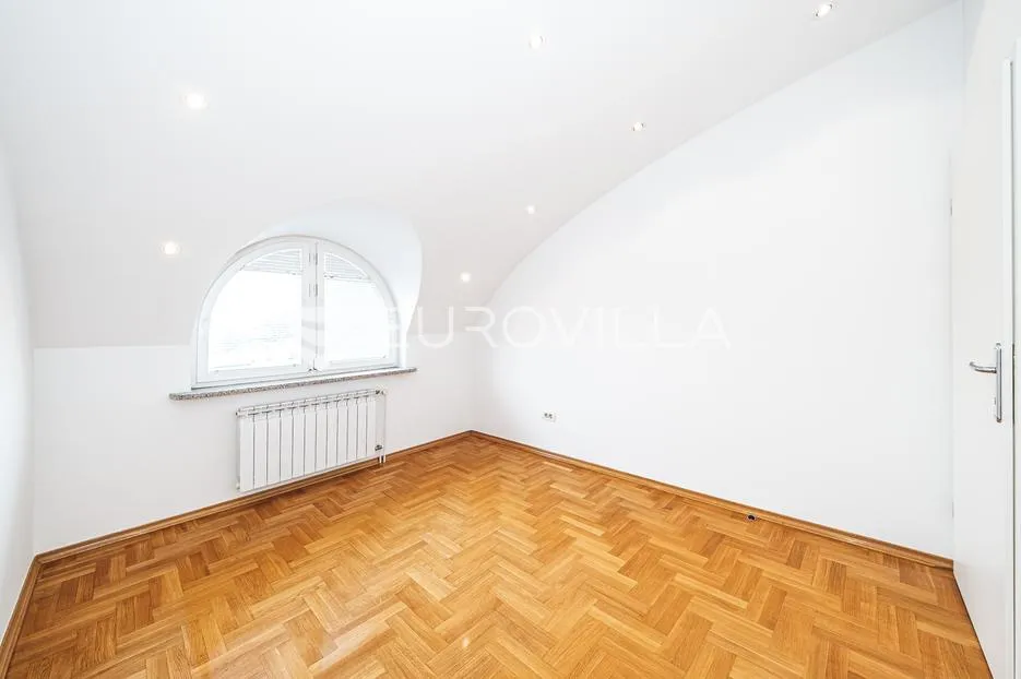 zagreb, trešnjevka, uređen četverosoban stan nkp 122, 35 m2 - slika 15