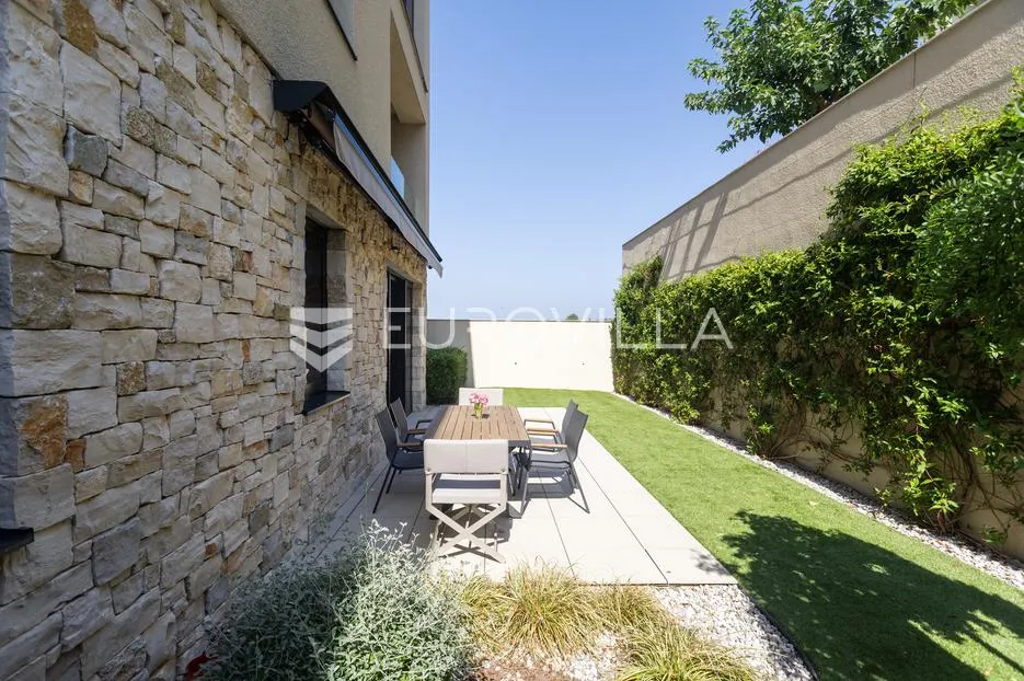 istra, savudrija, petram resort, elegantan stan u prizemlju s vlastitim vrtom - slika 16