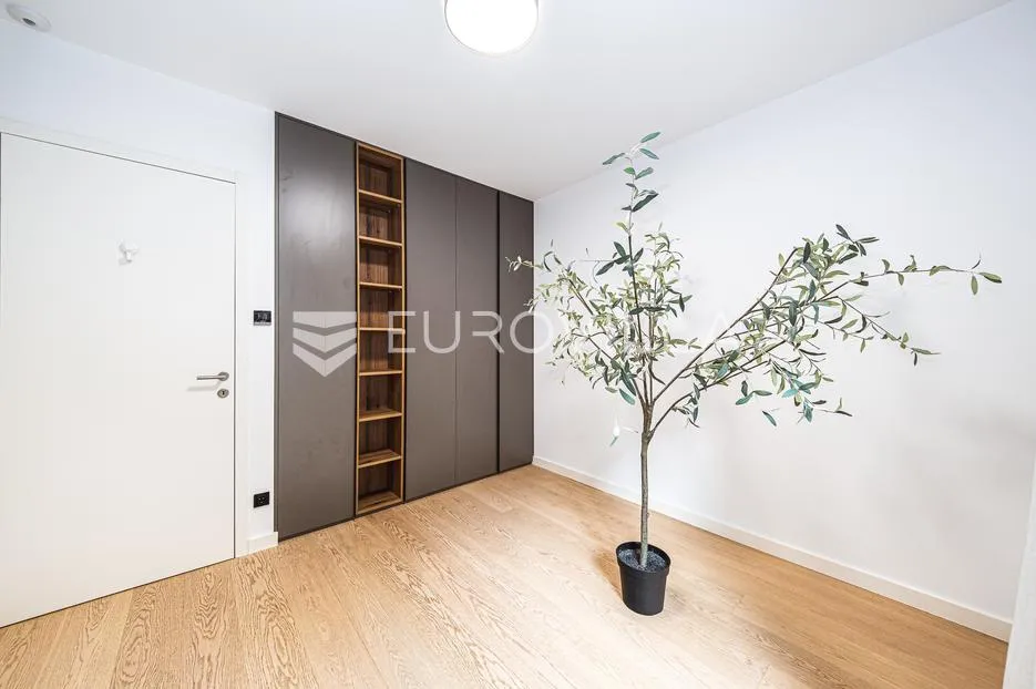 zagreb, donji grad, centar, luksuzan peterosoban stan s loggiom, terasom i vrtom 150 m² - slika 9