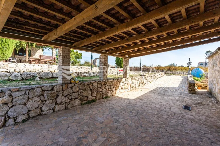 hvar, veliko lijepo imanje s tri kuće na parceli od 32500 m2 - slika 28